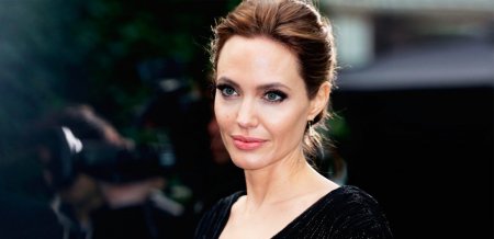 Не ради селфи! Анджелина Джоли завела Instagram для помощи людям из Афганис ...